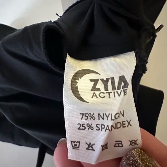Zyia Sports Bra Womens Medium Black Camo Reflective Brilliant Unpadded NEW Gym - Picture 8 of 12